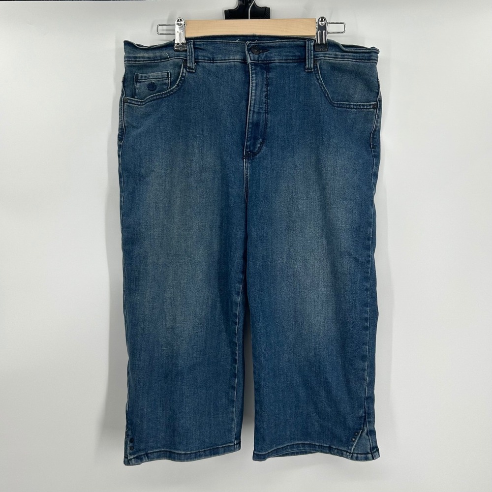 Gloria Vanderbilt Amanda Slimming Blue Denim Capri Jeans Womens 14 Medium Wash